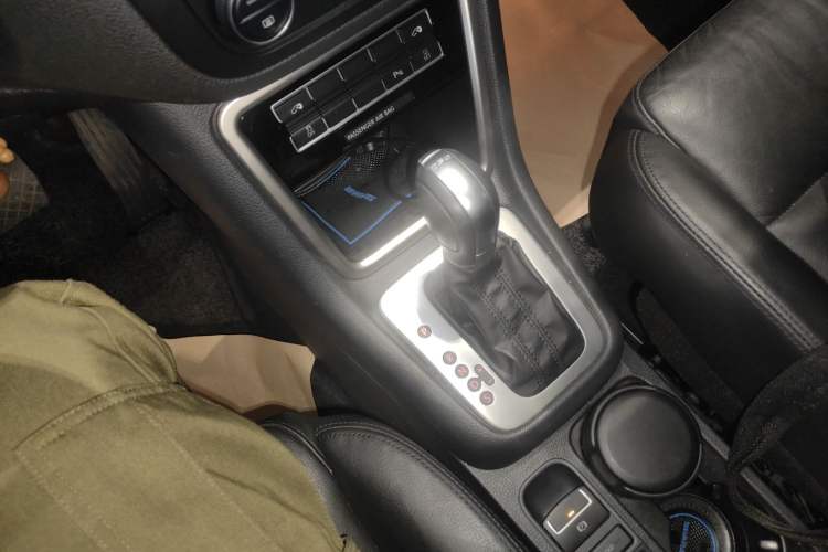 Used Volkswagen Sharan 2015 1.8TSI Comfort Model Gear Lever