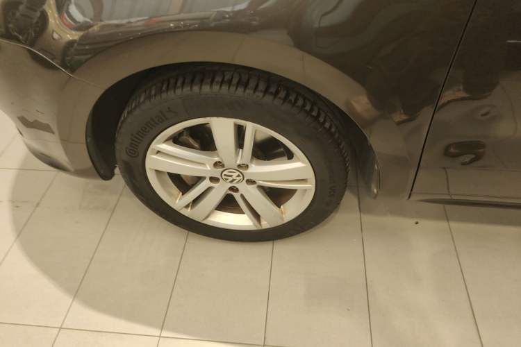 Used Volkswagen Sharan 2015 1.8TSI Comfort Model Left Front Wheel Hub