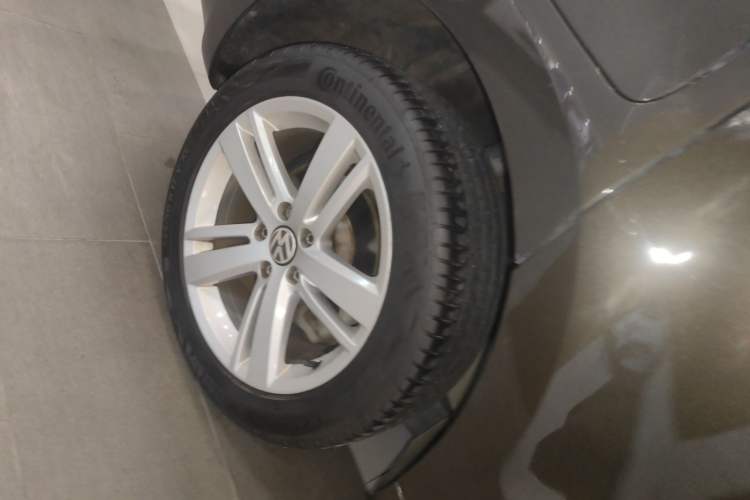Used Volkswagen Sharan 2015 1.8TSI Comfort Model Right Rear Wheel Hub