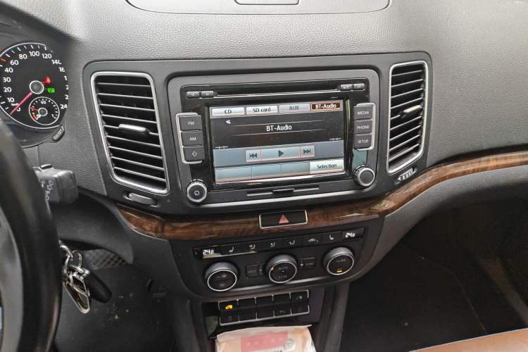 Used Volkswagen Sharan 2015 1.8TSI Comfort Model Audio And AC Panel