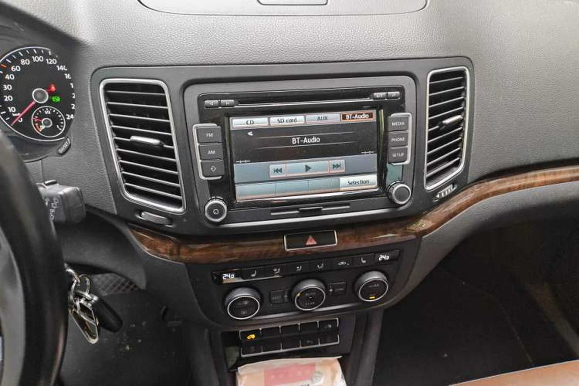 Used Volkswagen Sharan 2015 1.8TSI Comfort Model Audio And AC Panel