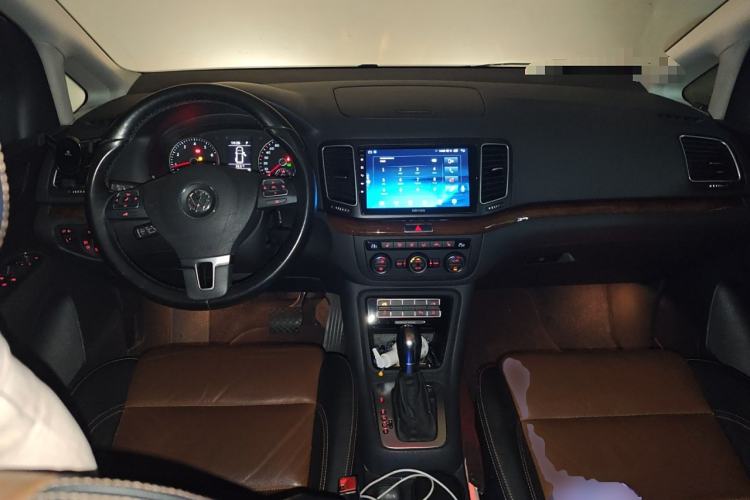 Used Volkswagen Sharan 2015 1.8TSI Comfort Model Center Console