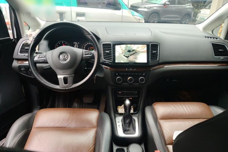 Used Volkswagen Sharan 2015 1.8TSI Comfort Model Center Console