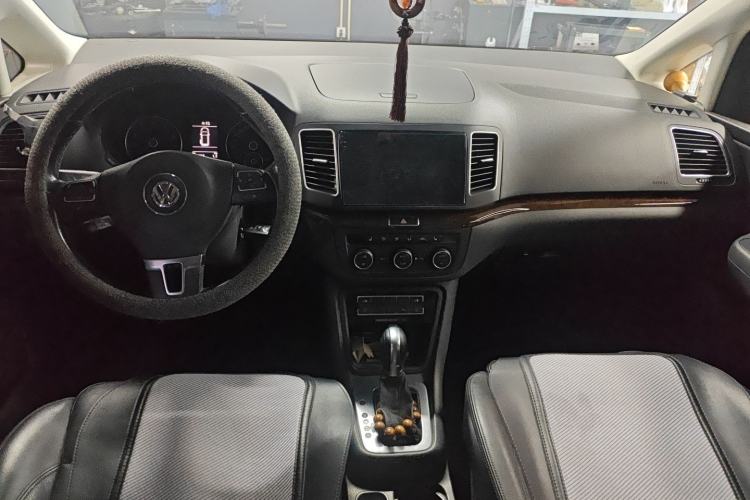 Used Volkswagen Sharan 2015 1.8TSI Comfort Model Center Console