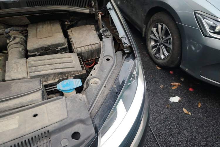 Used Volkswagen Sharan 2015 1.8TSI Comfort Model Engine Bay Left