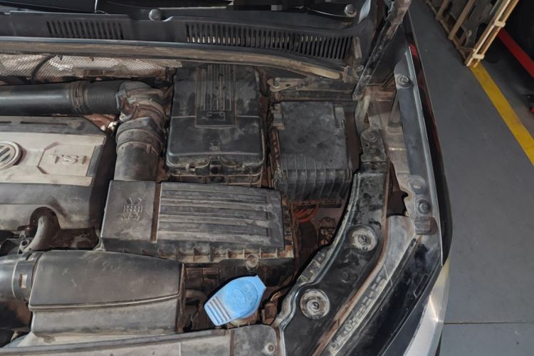 Used Volkswagen Sharan 2015 1.8TSI Comfort Model Engine Bay Left