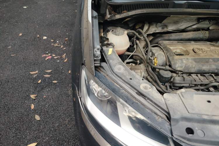 Used Volkswagen Sharan 2015 1.8TSI Comfort Model Engine Bay Right