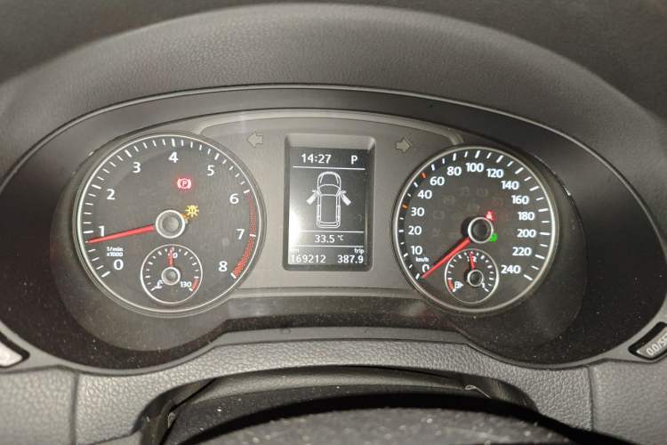 Used Volkswagen Sharan 2015 1.8TSI Comfort Model Instrument Cluster