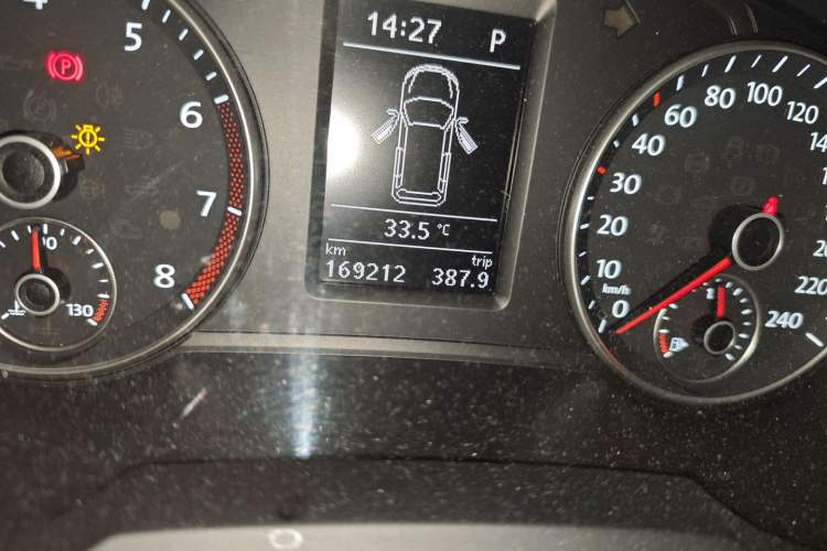 Used Volkswagen Sharan 2015 1.8TSI Comfort Model Odometer Close Up