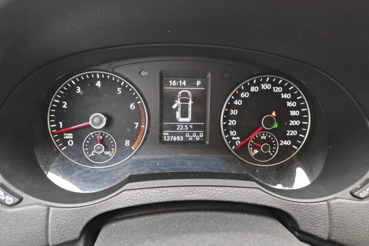Used Volkswagen Sharan 2015 1.8TSI Comfort Model Odometer Close Up