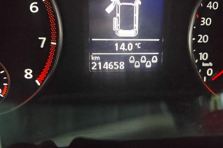 Used Volkswagen Sharan 2015 1.8TSI Comfort Model Odometer Close Up