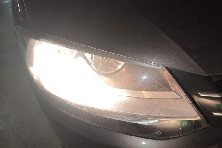 Used Volkswagen Sharan 2015 1.8TSI Comfort Model Right Front Headlight