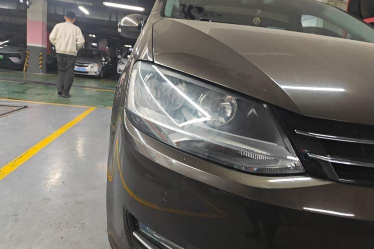 Used Volkswagen Sharan 2015 1.8TSI Comfort Model Right Front Headlight