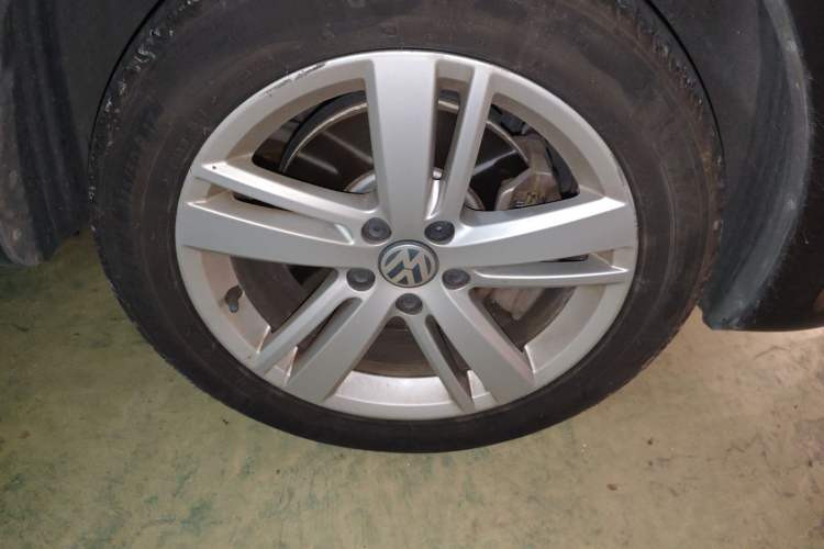 Used Volkswagen Sharan 2015 1.8TSI Comfort Model Right Front Wheel Hub