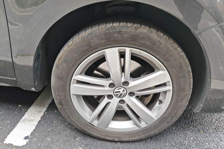Used Volkswagen Sharan 2015 1.8TSI Comfort Model Right Front Wheel Hub