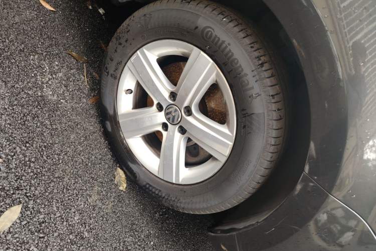 Used Volkswagen Sharan 2015 1.8TSI Comfort Model Right Front Wheel Hub
