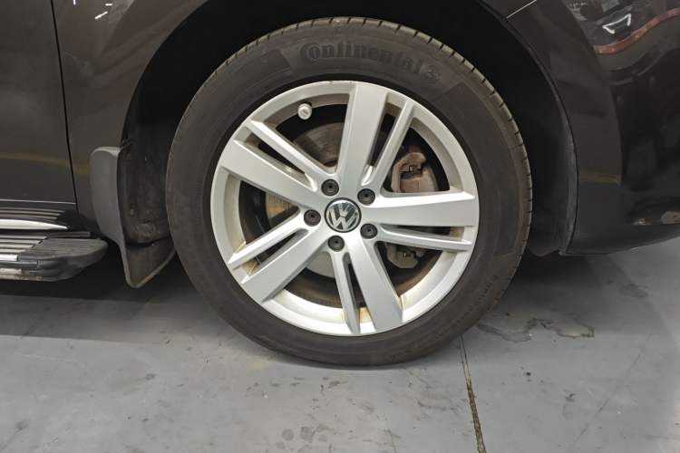 Used Volkswagen Sharan 2015 1.8TSI Comfort Model Right Front Wheel Hub