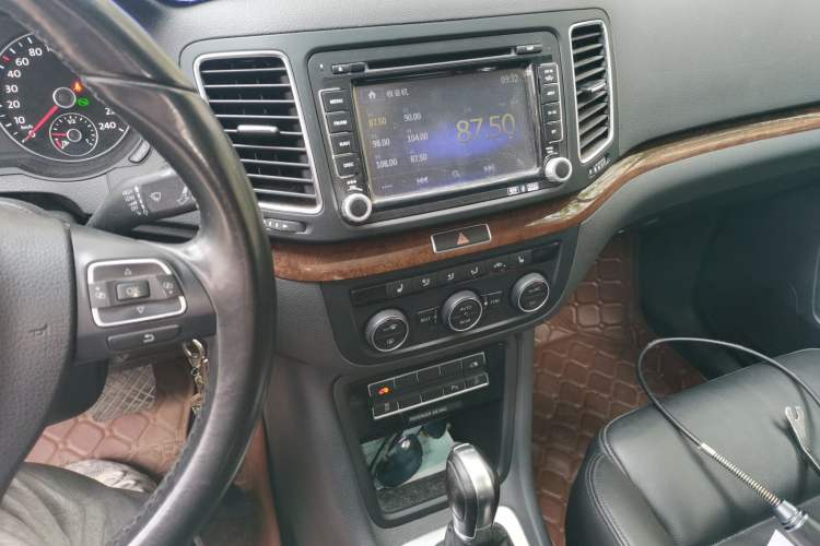 Used Volkswagen Sharan 2015 1.8TSI Comfort Model Audio And AC Panel