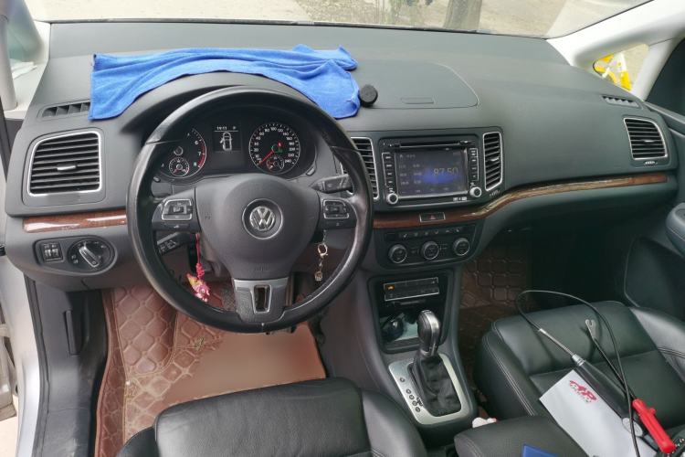 Used Volkswagen Sharan 2015 1.8TSI Comfort Model Center Console