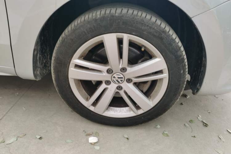 Used Volkswagen Sharan 2015 1.8TSI Comfort Model Right Front Wheel Hub
