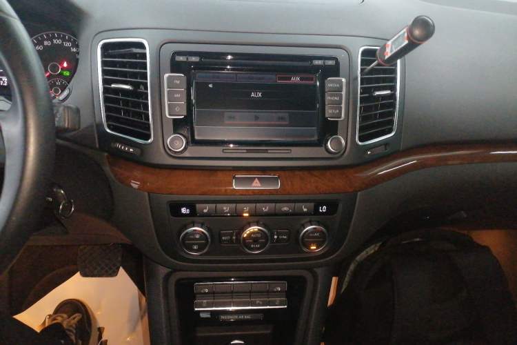 Used Volkswagen Sharan 2015 1.8TSI Comfort Model Audio And AC Panel