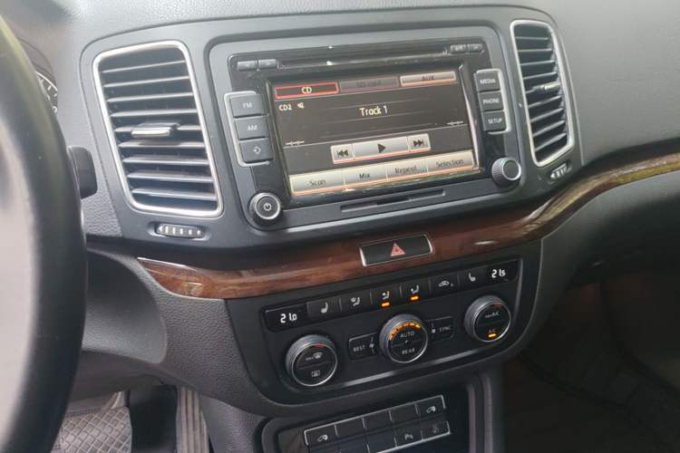 Used Volkswagen Sharan 2015 1.8TSI Comfort Model Audio And AC Panel