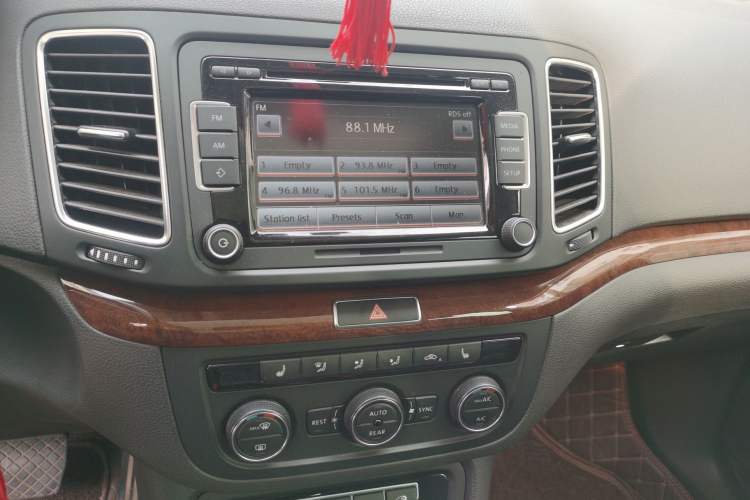Used Volkswagen Sharan 2015 1.8TSI Comfort Model Audio And AC Panel