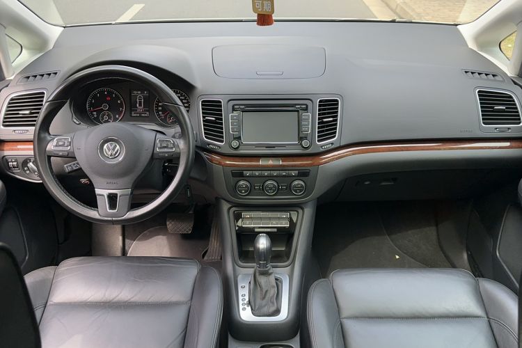 Used Volkswagen Sharan 2015 1.8TSI Comfort Model Center Console