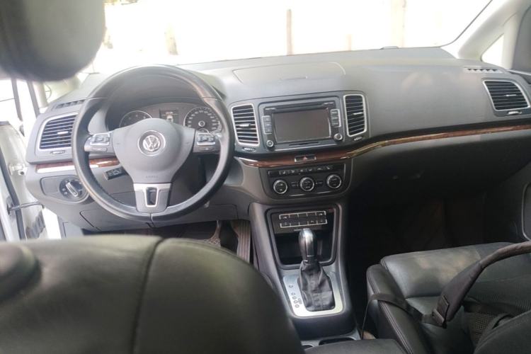 Used Volkswagen Sharan 2015 1.8TSI Comfort Model Center Console