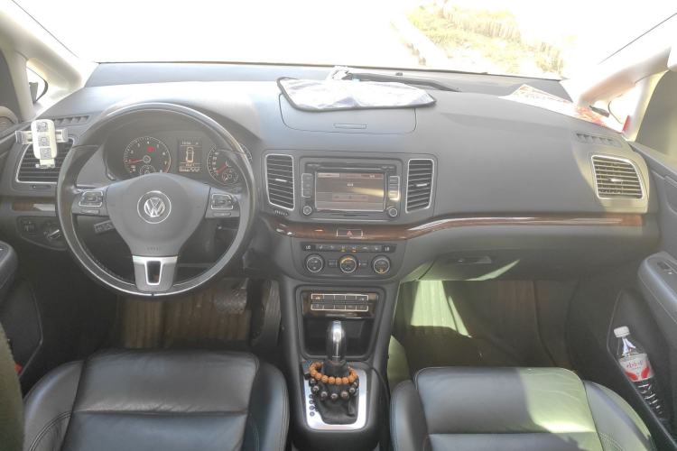 Used Volkswagen Sharan 2015 1.8TSI Comfort Model Center Console