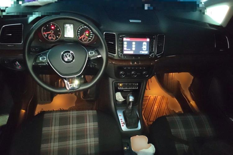 Used Volkswagen Sharan 2015 1.8TSI Comfort Model Center Console