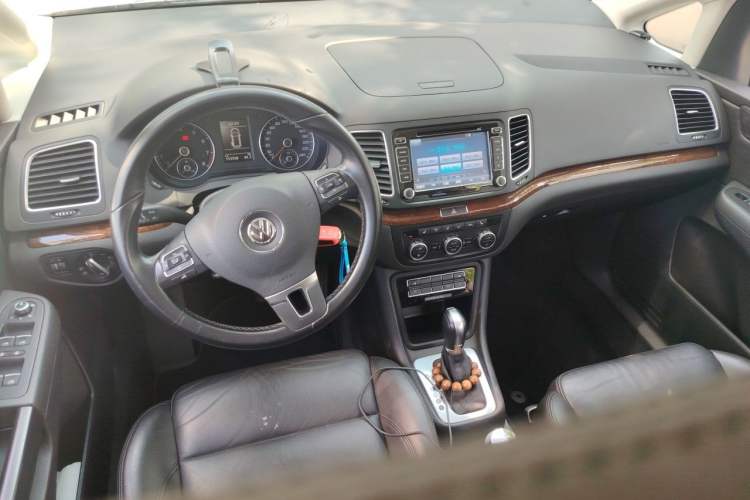 Used Volkswagen Sharan 2015 1.8TSI Comfort Model Center Console