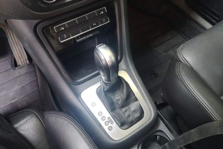 Used Volkswagen Sharan 2015 1.8TSI Comfort Model Gear Lever
