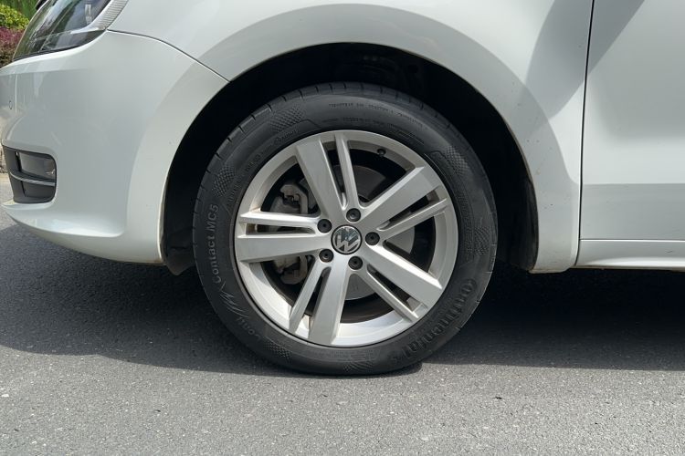 Used Volkswagen Sharan 2015 1.8TSI Comfort Model Left Front Wheel Hub