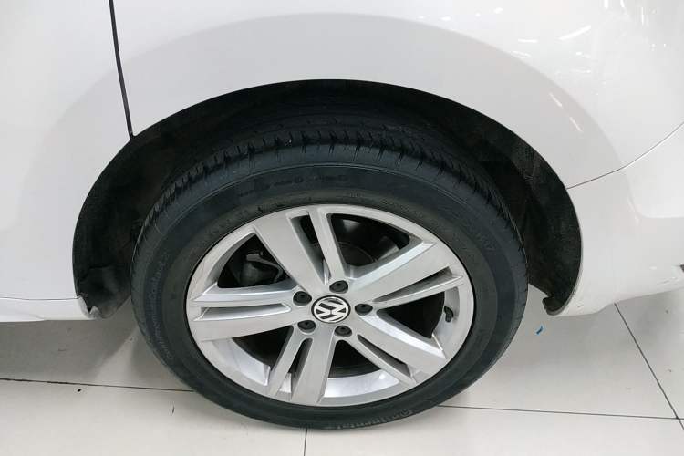 Used Volkswagen Sharan 2015 1.8TSI Comfort Model Left Rear Wheel Hub