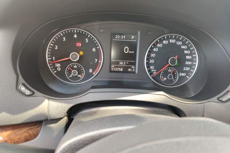 Used Volkswagen Sharan 2015 1.8TSI Comfort Model Odometer Close Up