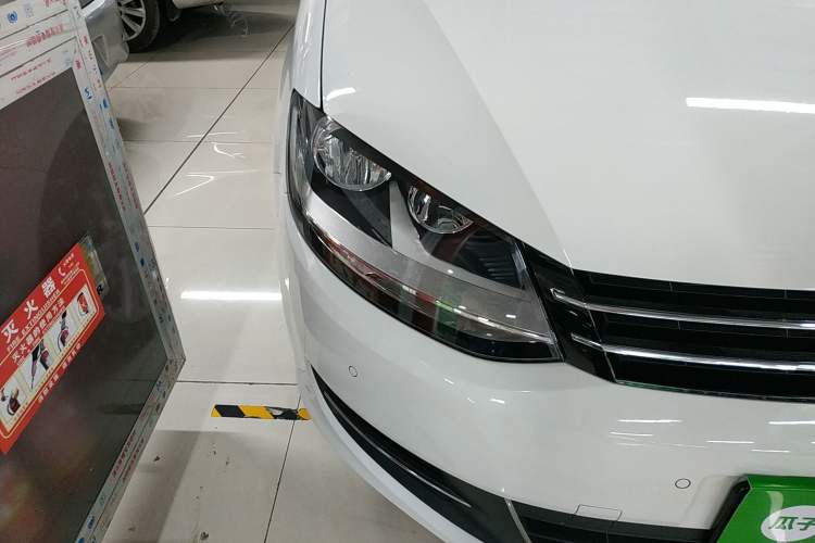 Used Volkswagen Sharan 2015 1.8TSI Comfort Model Right Front Headlight