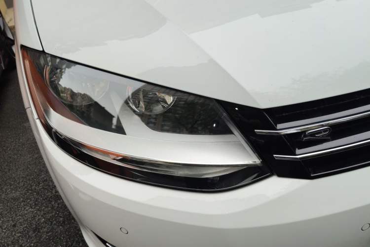 Used Volkswagen Sharan 2015 1.8TSI Comfort Model Right Front Headlight