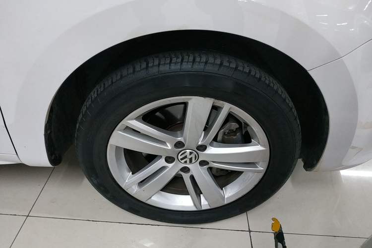 Used Volkswagen Sharan 2015 1.8TSI Comfort Model Right Front Wheel Hub