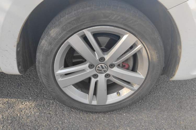 Used Volkswagen Sharan 2015 1.8TSI Comfort Model Right Front Wheel Hub