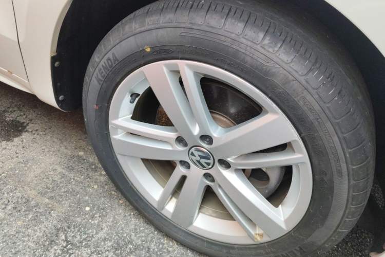 Used Volkswagen Sharan 2015 1.8TSI Comfort Model Right Front Wheel Hub