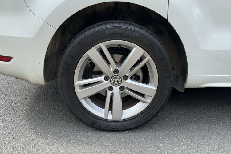 Used Volkswagen Sharan 2015 1.8TSI Comfort Model Right Rear Wheel Hub