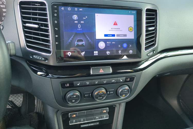 Used Volkswagen Sharan 2016 380TSI Luxury 7-Seater Audio And AC Panel