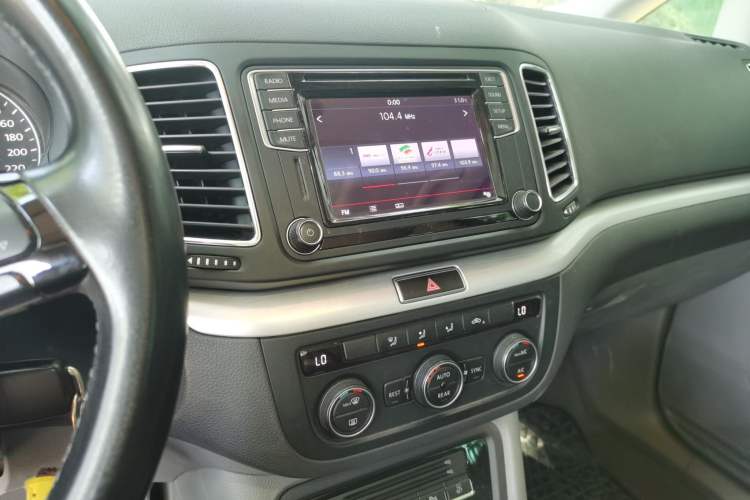Used Volkswagen Sharan  Audio And AC Panel