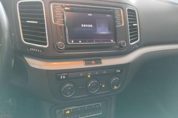 Used Volkswagen Sharan 2016 380TSI Comfort Edition 7-Seater Audio And AC Panel