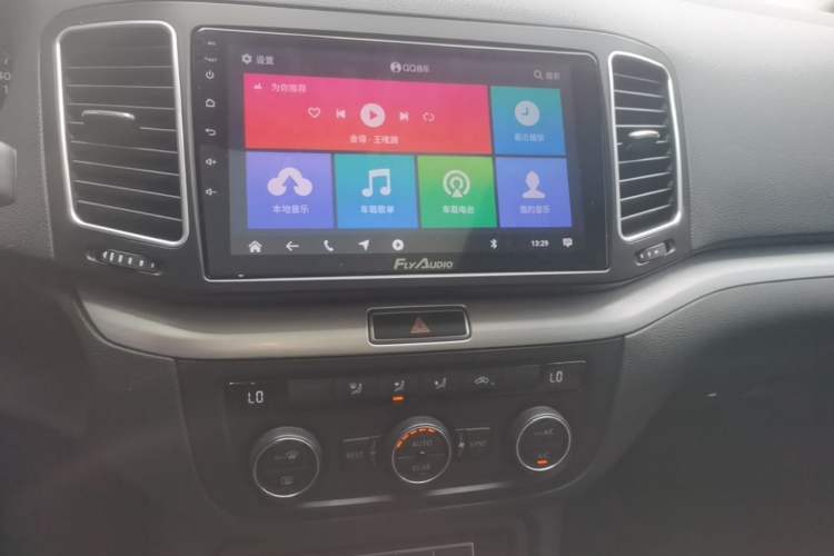 Used Volkswagen Sharan 2016 380TSI Comfort Edition 7-Seater Audio And AC Panel