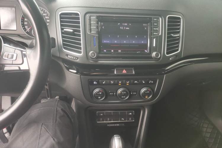 Used Volkswagen Sharan 2016 380TSI Luxury 7-Seater Audio And AC Panel