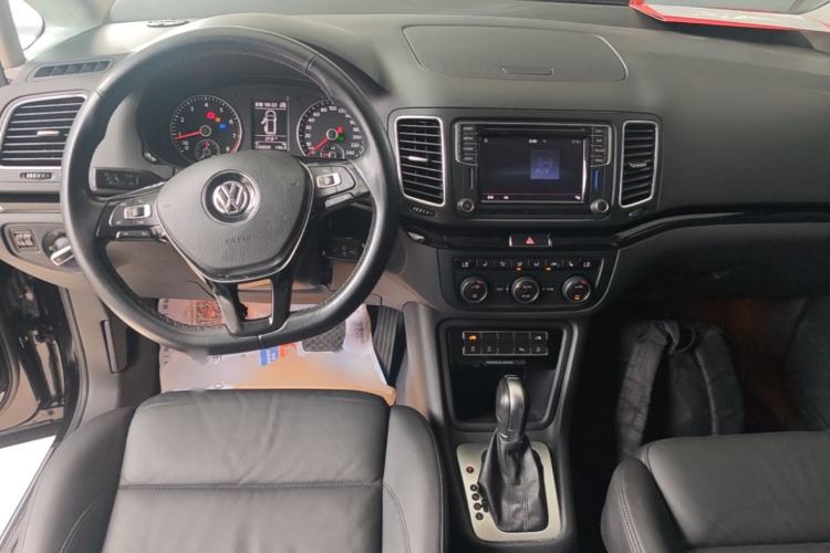 Used Volkswagen Sharan 2016 380TSI Luxury 7-Seater Center Console