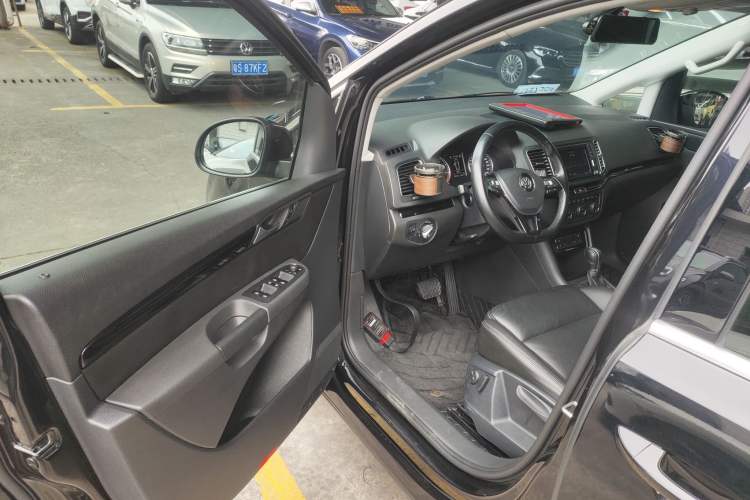 Used Volkswagen Sharan 2016 380TSI Luxury 7-Seater Driver Seat