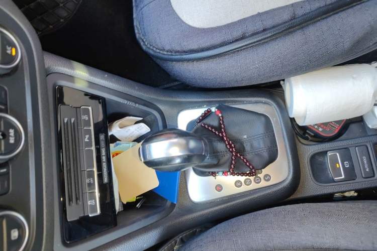 Used Volkswagen Sharan 2016 280TSI Enjoyment Model 7-Seater Gear Lever
